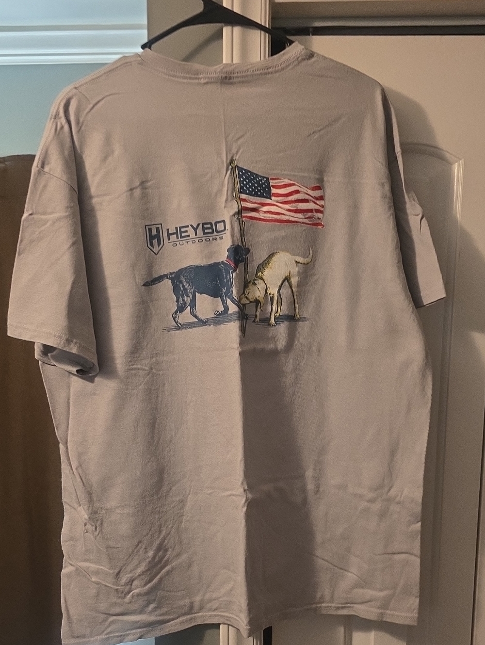Heybo Outdoors Men's Short Sleeve T-Shirt in Light Gray with Flag & Dogs